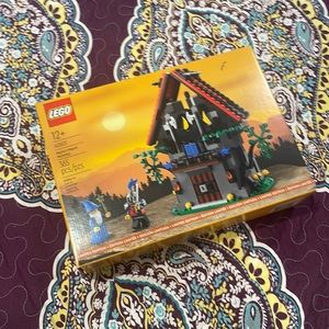 Brand New In the Box Lego 40601 Majisto’s Magical Workshop